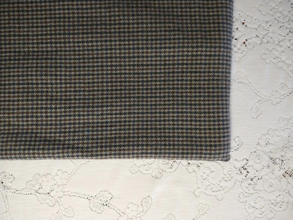 Tan/Brown Mid-weight Wool Fabric 17" Long x 40" Wide Houndstooth Plaid - Image 4 of 4