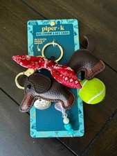 Ciondolo e portachiavi borsa bassotto Piper K con pallina da tennis/ossa/etichetta cane/sciarpa rossa