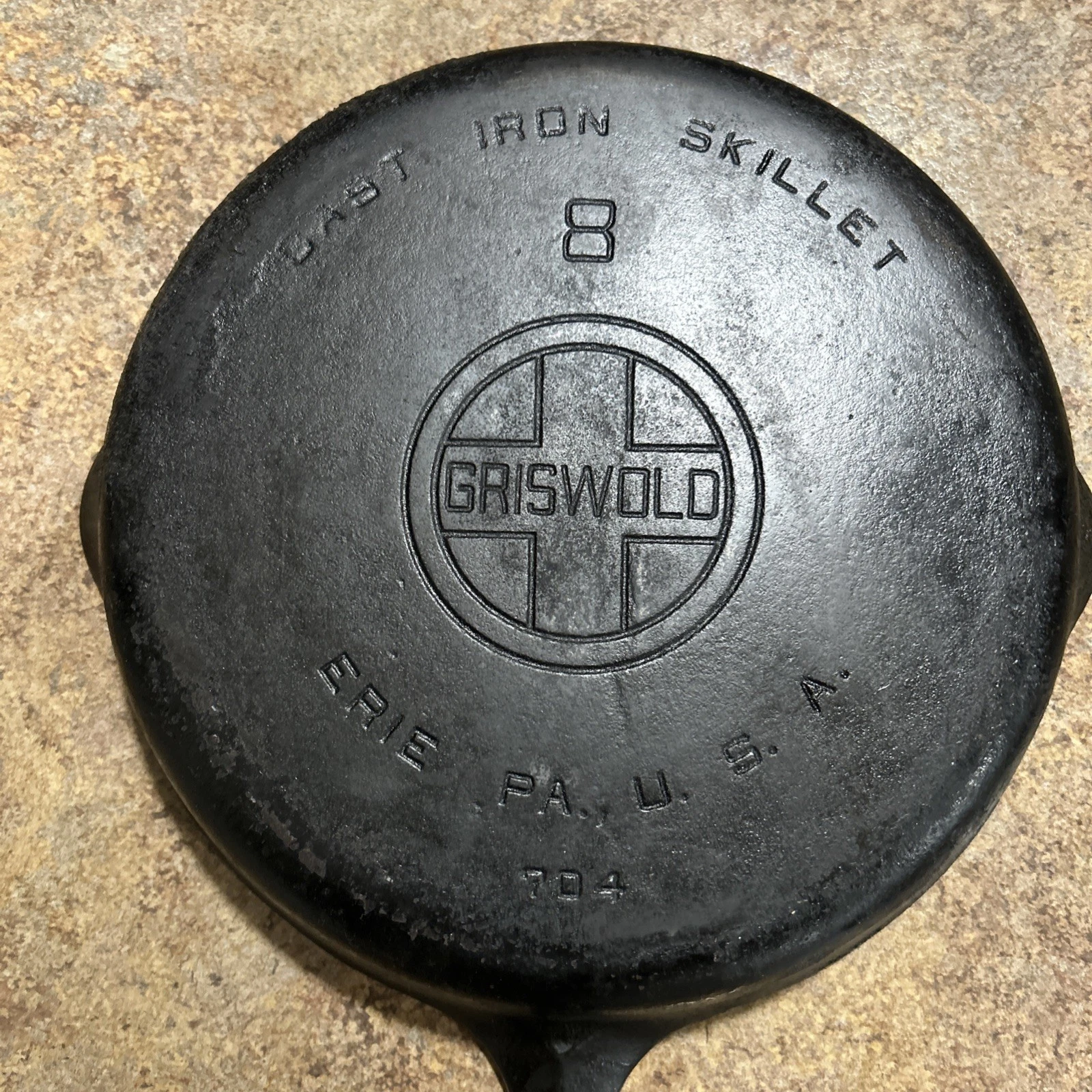 VTG Griswold # No 8 Cast Iron Skillet Pan 704 W Large Block Logo Sits Flat
