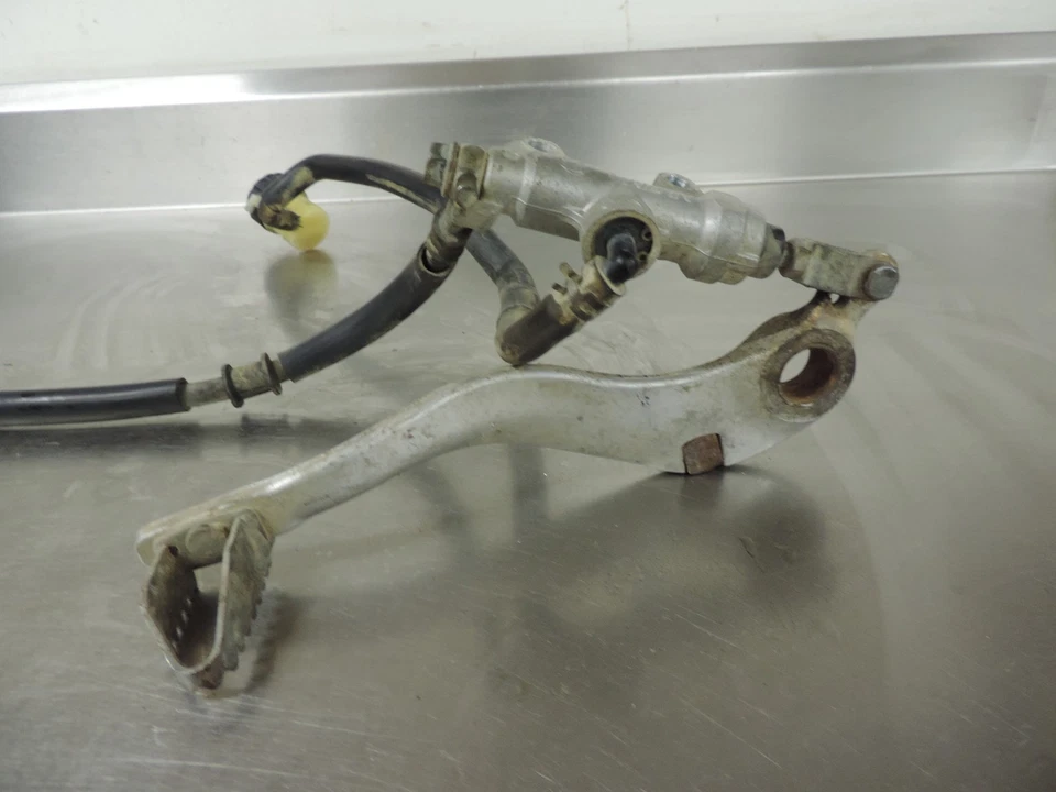 Yamaha YFZ450 2006 línea de manguera de freno trasero cilindro maestro pedal de freno Foto 3 de 4