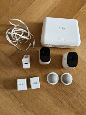 Netgear Arlo Pro Set 2 Kameras + Basisstation VMB4000 Kamera 2 Zusatz Akkus Etc