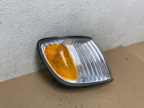 2001 to 2003 Toyota Sienna Turn Signal Right Passenger RH Lamp OEM H5129 DG1 - Picture 3 of 7