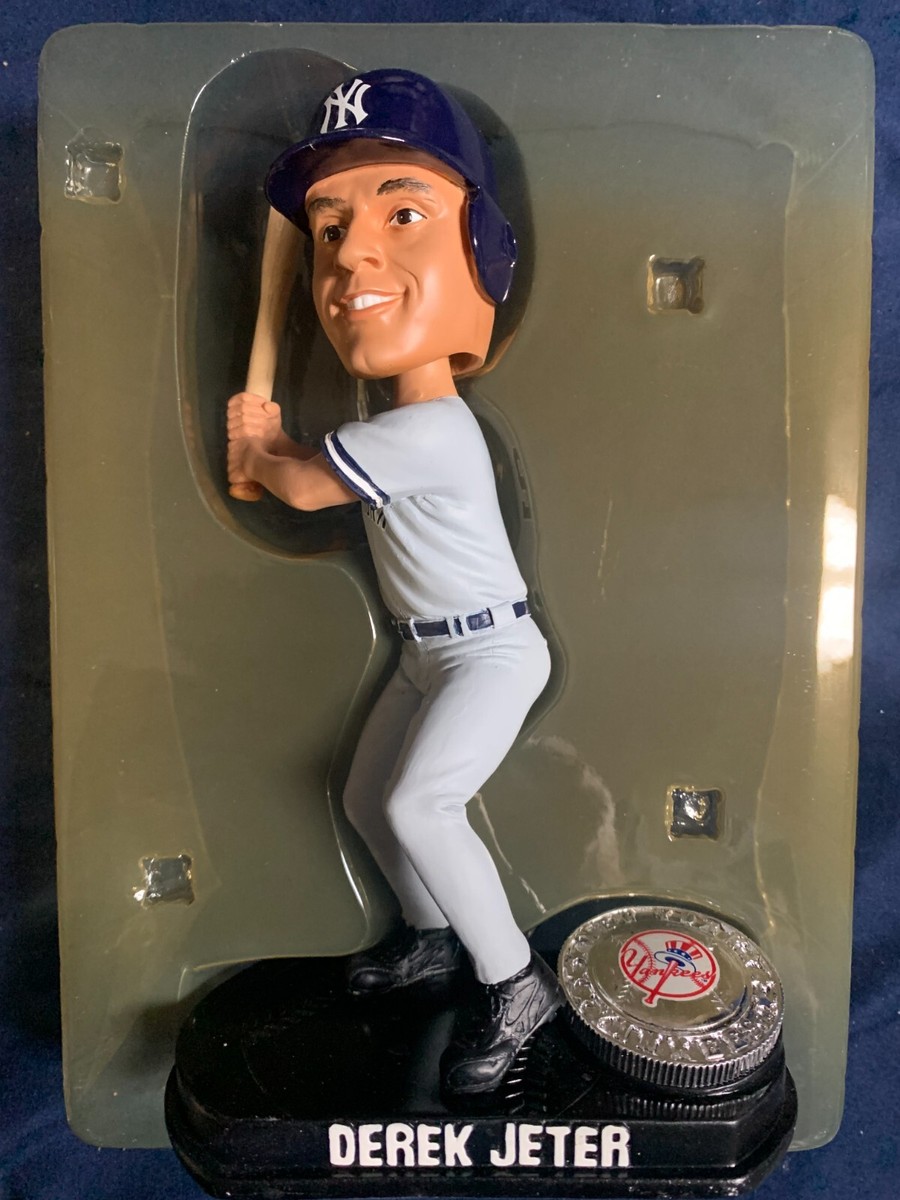 記念グッズ Derek Jeter bobblehead Derek Jeter New York Yankees Legends Of The Park Bobblehead