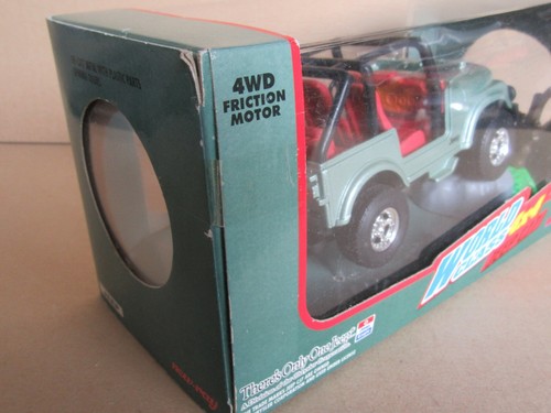 730M New-Ray 45103 Jeep CJ7 World Class 4X4 Vert Friction Motor 1:32 Neuf +Boite - Imagen 2 de 10