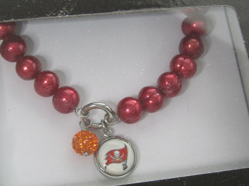 Honora Cultured Pearl 7.0mm NFL Team Stretch Charm Bracelet Buccaneers Average - Picture 4 of 5