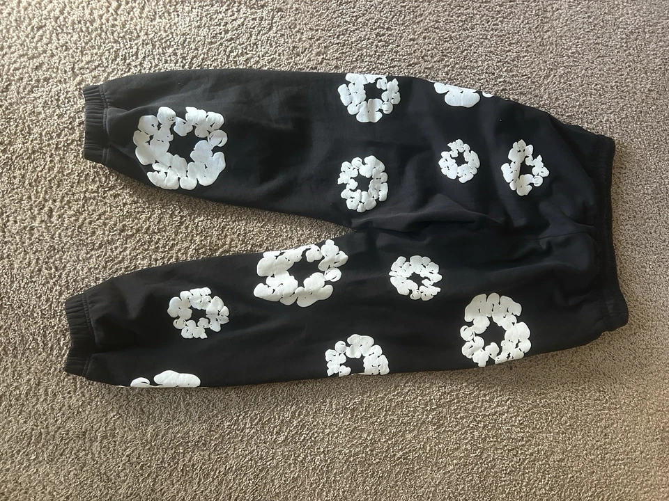 全新牛仔眼泪棉质花圈运动裤中号黑色。 有更多的尺寸。 DM — 第 2/2 张图片