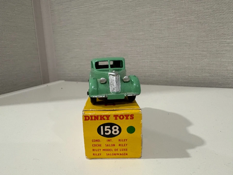 Dinky Toys 40a 158 Riley Salón verde con bujes verdes escala 1/43 hecho en Inglaterra Foto 3 de 3