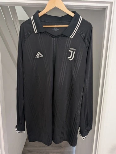Juventus FC Training Shirt / Retro Football / Football Merchandise