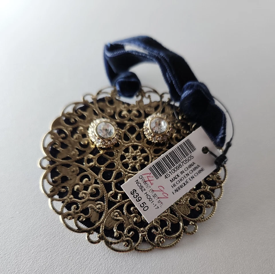 Conjunto de 1 par de brincos com ornamento em tom dourado Chicos - Imagem 3 de 4