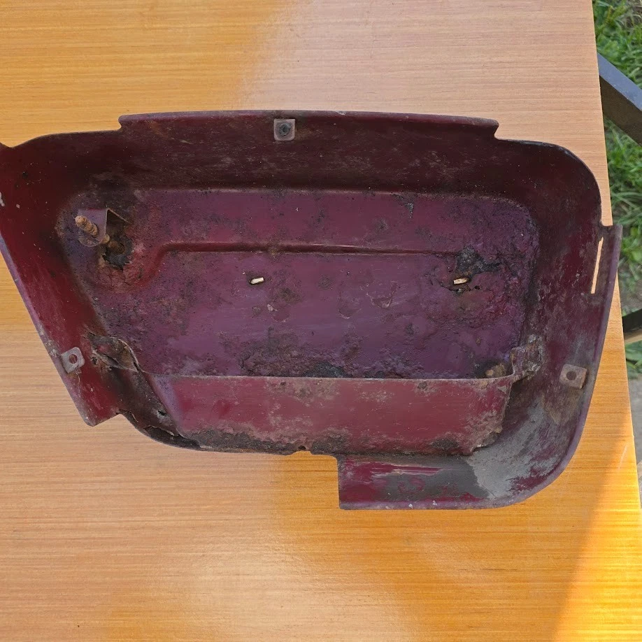 KAWASAKI 1967 F2 175 CUBIERTA LATERAL PANEL EMBLEMA INSIGNIA PERILLA Foto 2 de 4