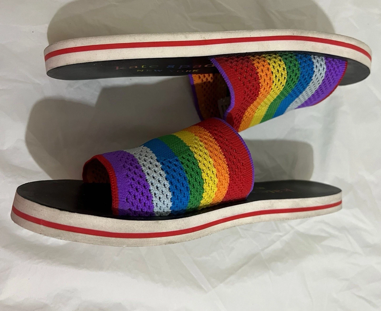 Sandali Kate Spade NY 7 Rainbow Pride tessuto leggero a righe slide spettro