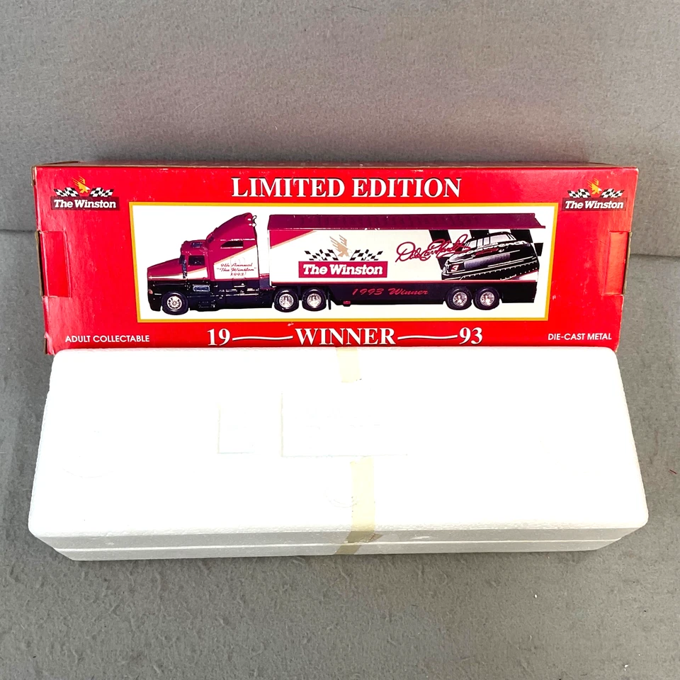 NASCAR Dale Earnhardt The Winston Champion 1993 Hauler #3 - Imagem 4 de 4