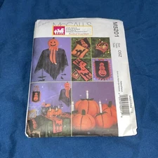 McCALL'S WALL HANGINGS, TABLE RUNNER, PILLOWS & PUMPKINS - UNCUT PATTERN M5201