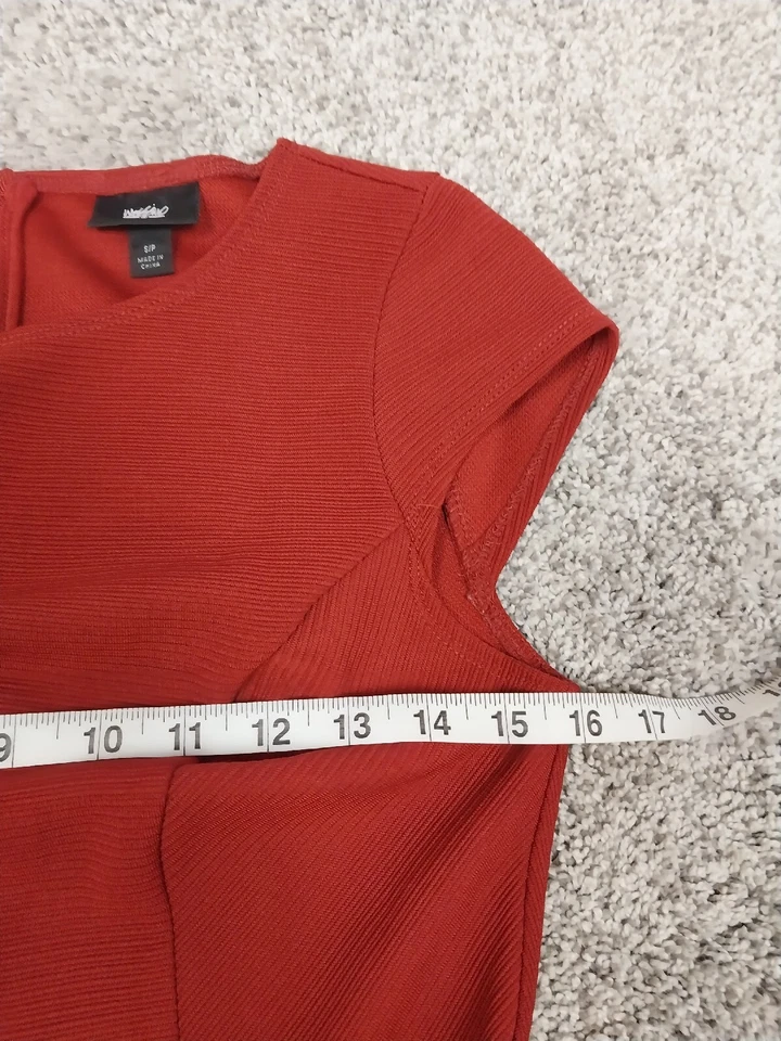 Vestido Mossimo para mujer rojo empleado manga gorra peplum talla pequeña usado en excelente estado Foto 4 de 4