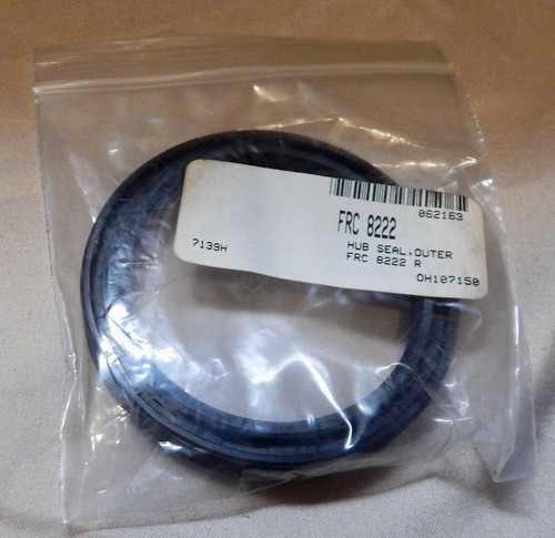 Oil Seal Outer Hub Fits 87-97 Land Rover 90/110 FRC 8222 WD Express NIB 231T - Picture 4 of 4