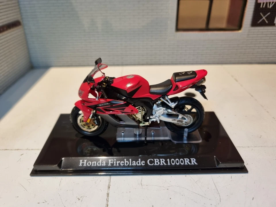 Honda Fireblade CBR1000 RR Motorbike Superbike 1:24 Scale Model Diecast Atlas - Image 2 of 4