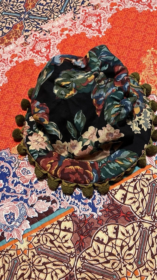 Sombrero de terciopelo de Mardi Gras colorido paraíso veneciano de colección Foto 4 de 4