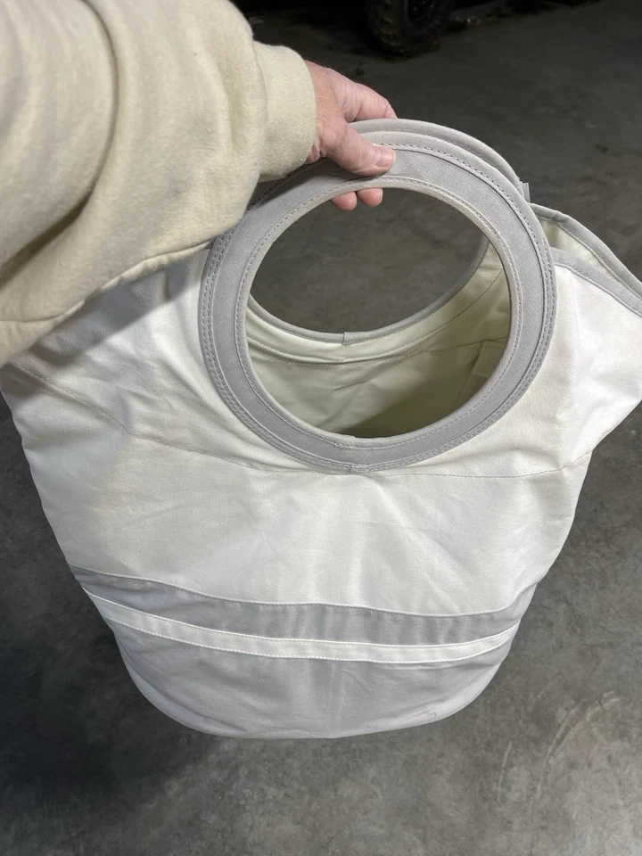 Cesta de lavandería Pottery Barn Kids de tela con asa Foto 2 de 4