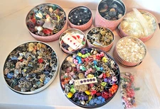 LARGE VINTAGE 15 POUNDS BUTTON MIXED METAL PLASTIC SORTED IN TINS SEWING LOT