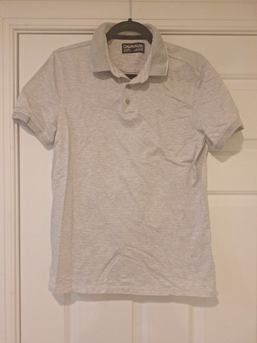 Camisa polo para hombre Calvin Klein Liquid Touch gris claro espiga talla pequeña - Imagen 4 de 5