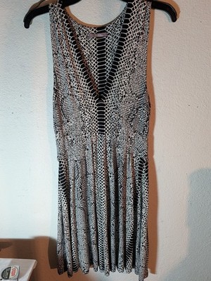 Tart Dress Size Small Black White Python Sleeveless Knee Length V Neck