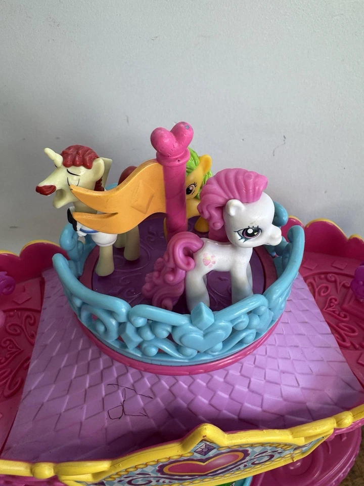 My Little Pony Rarity’s Carousel Boutique Juego con Muchos Ponis 21 Piezas Como Nuevo Foto 3 de 4