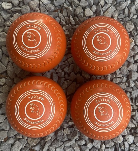 Thomas Taylor Lawn Bowls Set of 4 Size 5