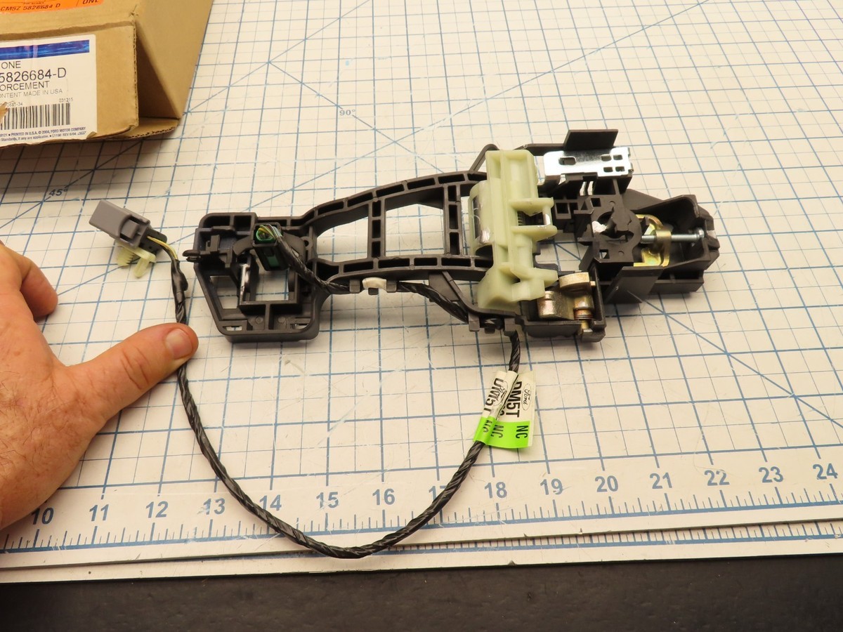 Ford CM5Z-5826684-D Reinforcement Door Handle Base Mount RH Right