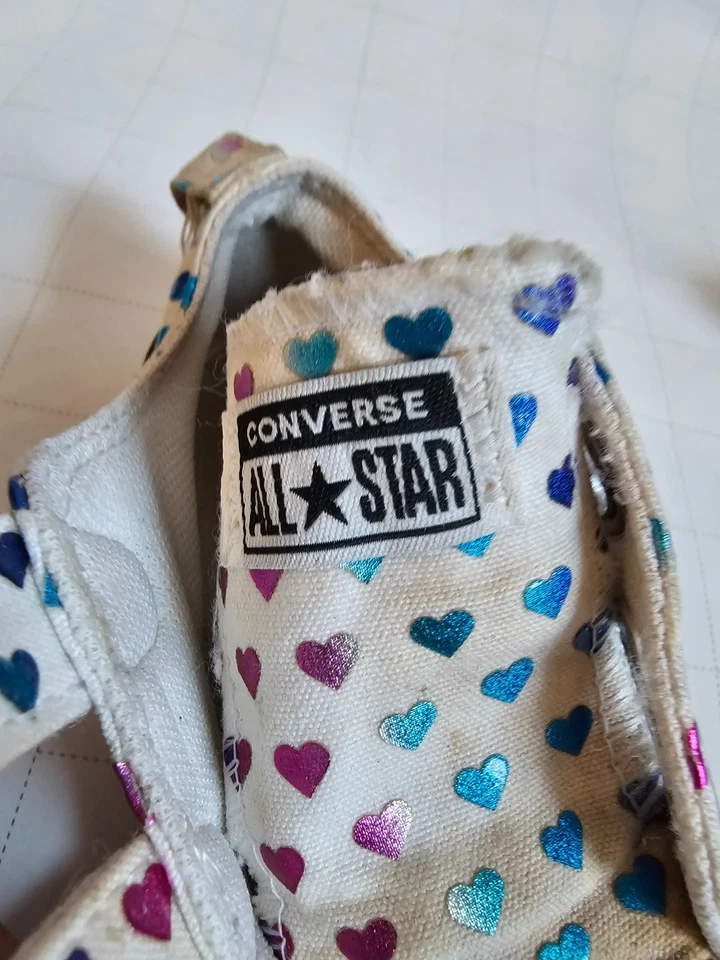 Zapatillas Infantiles Converse All Star - Blancas con Corazones Multicolores - Talla 5 Foto 4 de 4
