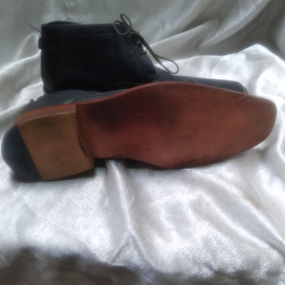 Ted Baker Square Toe Black Leather Chukka Boots with traditional blue shoe laces Amazon.com | Ted Baker LINEUS Mens Chelsea Boots in Black  main image 4