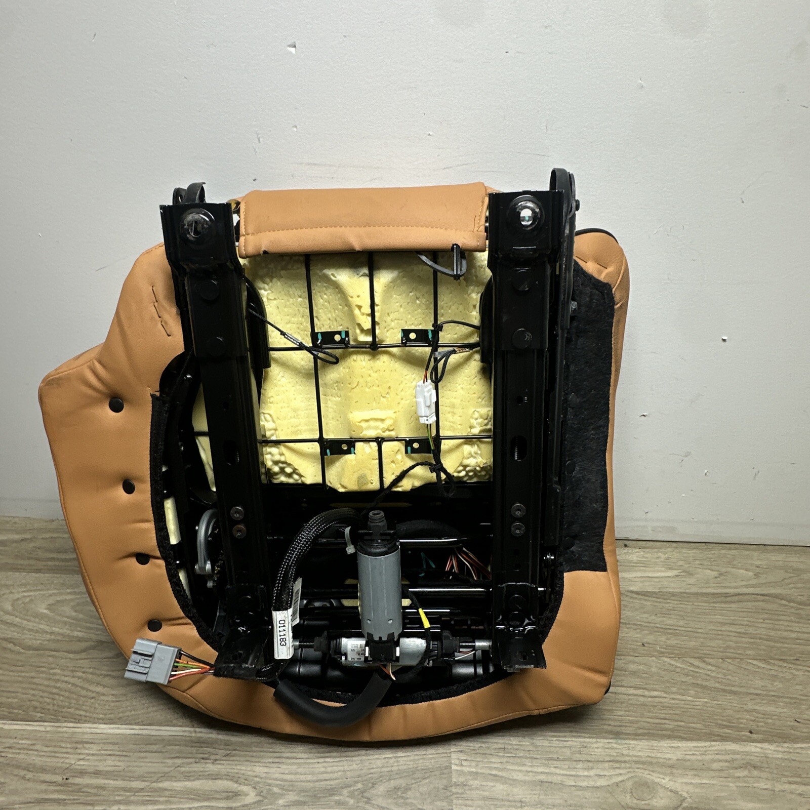 09-13 Maserati Quattroporte M139 Rear Left Lower Bottom Seat Cushion W/ Rail
