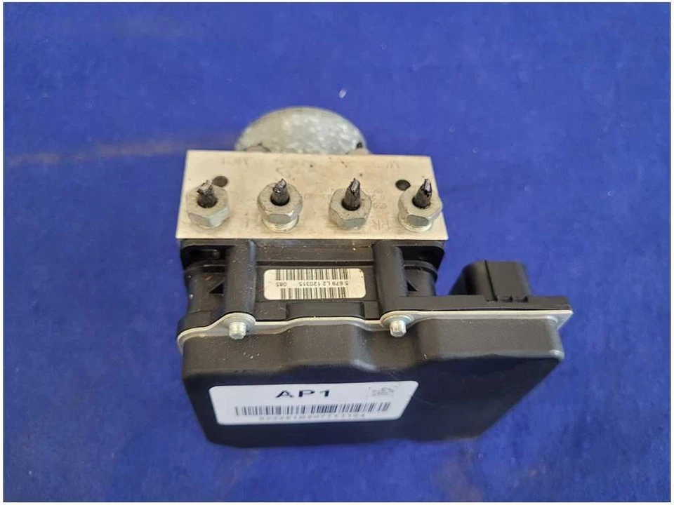 2012-2015 Chevrolet Camaro 1LE 6.2L ABS модуль антиблокировочный тормозной насос M/T 2736 - Изображение 3 из 4