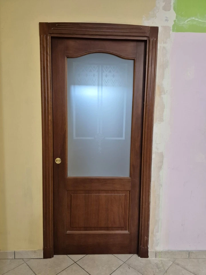 porte interne legno usato alcune sono presenti dei vetri al suo interno - Immagine 3 di 4
