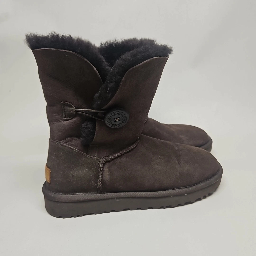 Stivali UGG Bailey Button ll donna taglia 7 pelle di pecora marrone scamosciata 1016226