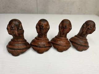 Antique Set Of 4 Cast Iron Bathtub Feet Ball And Claw
