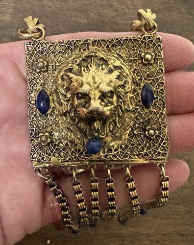 EDLEE Lion Necklace Vintage Gold Chain Blue Eyes Dangle Tassel Estate Jewelry