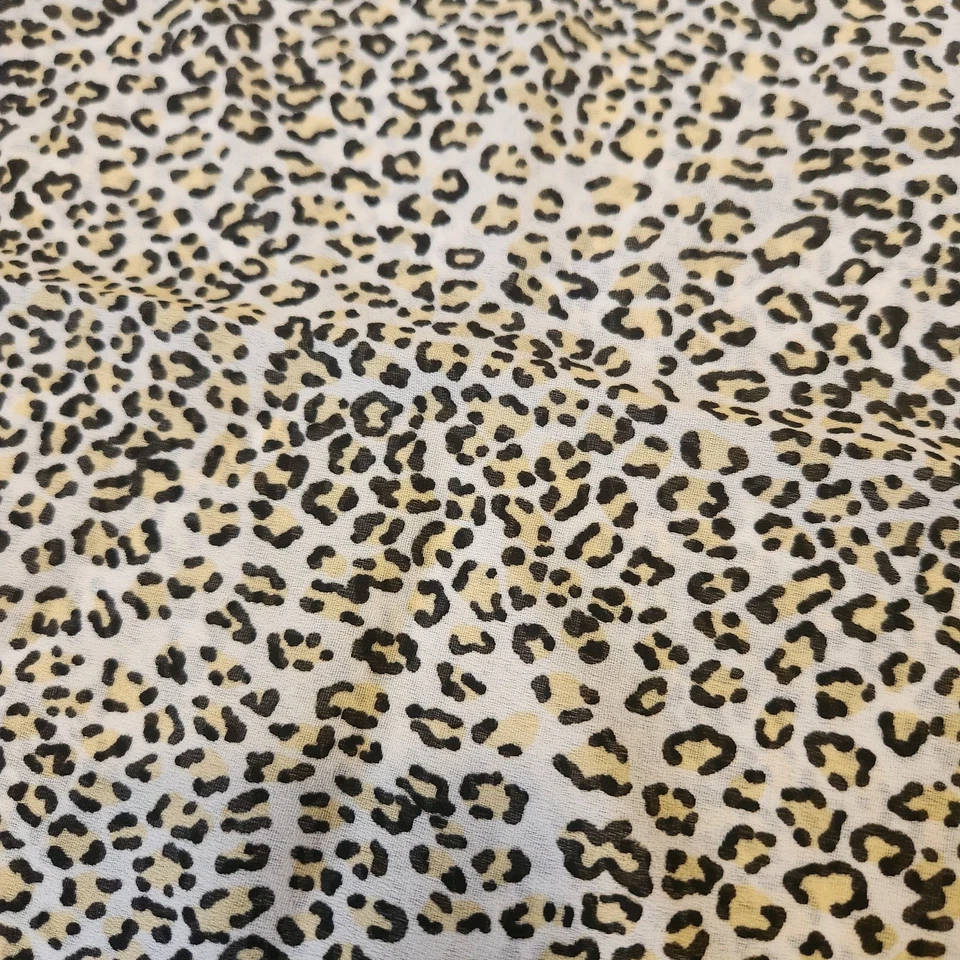 Chatarra semi transparente con estampado de animales en forma de triángulo aproximadamente 60x38x38 pulgadas Foto 2 de 2