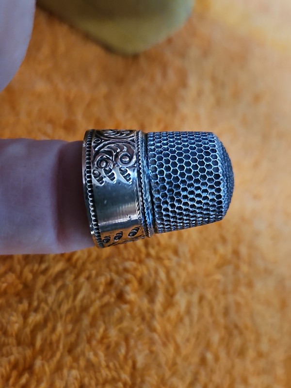 Antique Sterling Silver Gold Band Sewing Thimble .