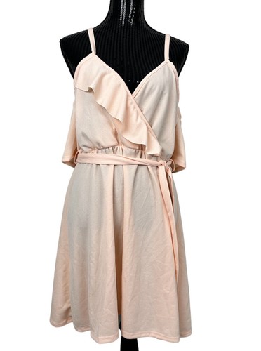 BooHoo Kleid Damen Übergröße 16 pfirsichfarben Rüschen Rüschen Skaterkleid Faux Wickeloptik neu mit Etikett