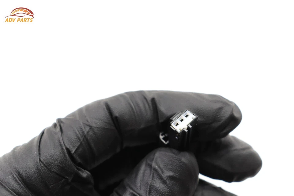 2018 - 2021 福特 EXPEDITION UNDER DASH 右侧内部课程灯原始设备制造商 — 第 4/4 张图片