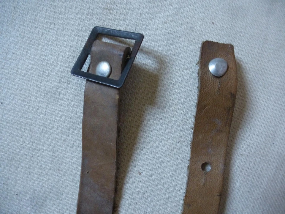 Jugulaire cuir fauve casque Adrian modèle 1926 Poilu mai juin 1940 - Photo 2/3