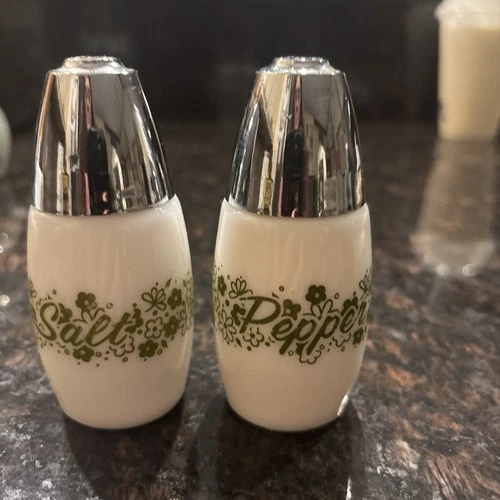 Gemco Green Crazy Daisy Salt and Pepper Shakers Pyrex Corelle MCM Vintage