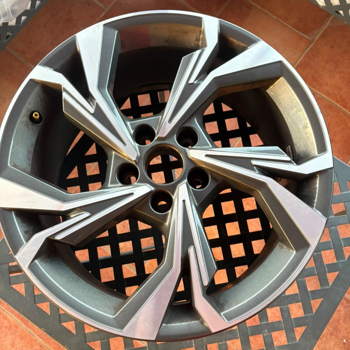 CERCHIONE IN LEGA ORIGINALE AUDI A3, S3, TT  18 POLLICI 5 FORI (5X112)