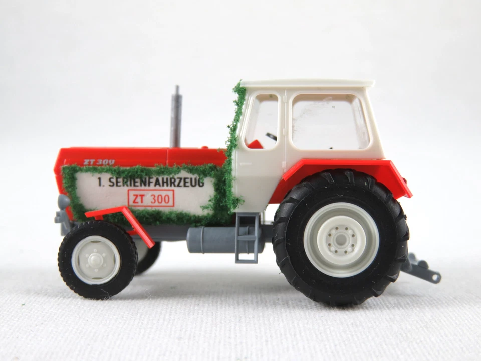 Busch 42852 Traktor Fortschritt ZT 300 (1967)"1. Serienfahrzeug" 1:87/H0 NEU/OVP - Bild 4 von 4