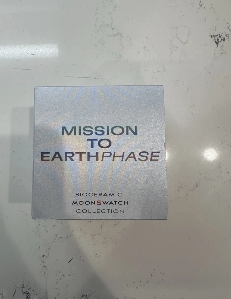 Swatch x OMEGA Bioceramic Moonswatch Mission to The Earthphase SO33M700 Watch - Image 3 of 4