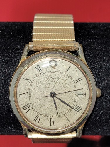 Orologio Vintage Uomo Timex Quarzo 33mm Tono Oro Cinturino Elasticizzato Cellula M - Foto 2 di 7