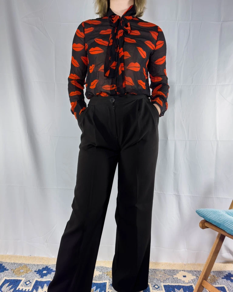 Blusa Saint Laurent con estampado de labios negra transparente con lazo delantero - talla FR 42 Foto 3 de 4