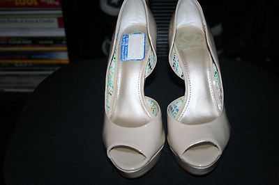 Size 6 Patent Nude Preowned 4.5'' FerGalicious by Fergie Open Toe Pumps
