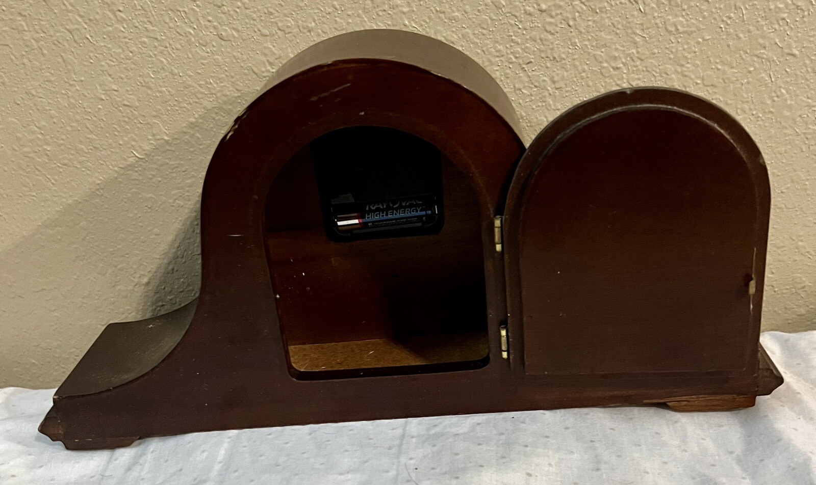 Beautiful Mantle Wood Clock ~ Battery Operated - Preowned