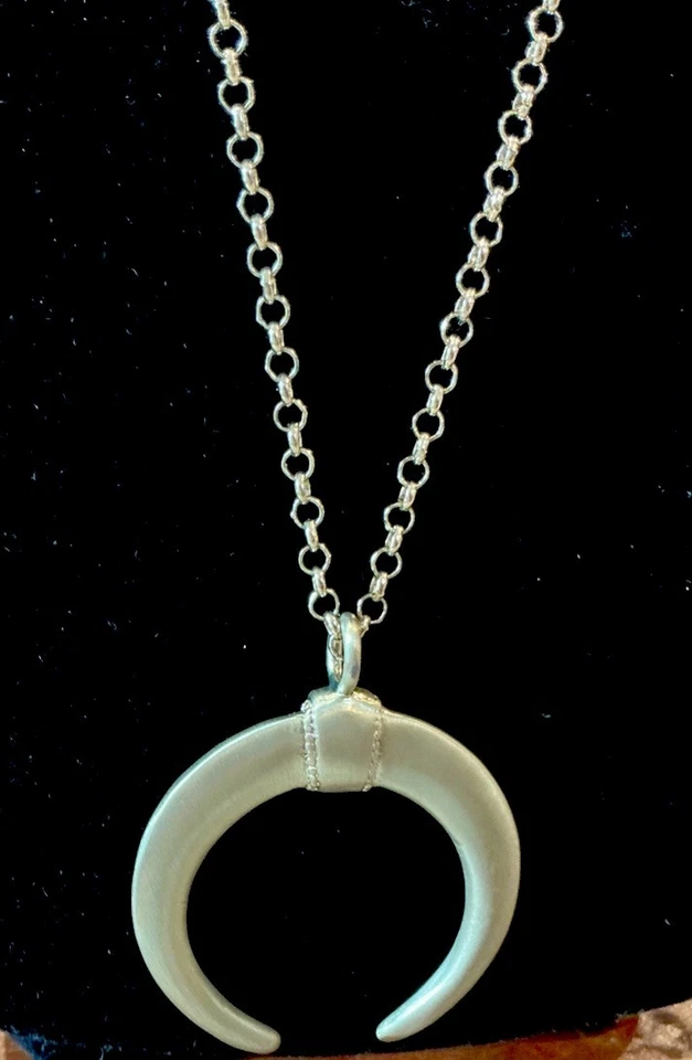 CHICO’S VINTAGE HORN CRESCENT MOON GOLD TONE PENDANT 34” LONG NECKLACE-PRE-OWNED - Image 3 of 4